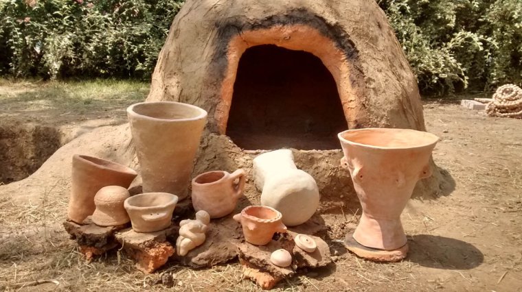 Archeologia sperimentale - TramediStoria: cottura di vasi e tamburi neolitici e dell'Età del Bronzo in fornace in terra
