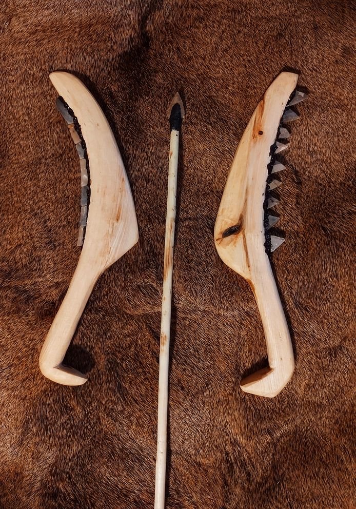 Archeologia sperimentale imitativa - TramediStoria: riproduzione falcetti e freccia neolitici con lame e punte in selce (scheggiatura della selce)