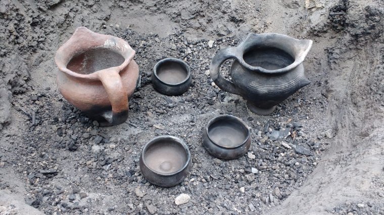 Archeologia sperimentale imitativa - TramediStoria: riproduzione di vasi e ciotole dell'Età del Ferro (cottura della ceramica in fossa)